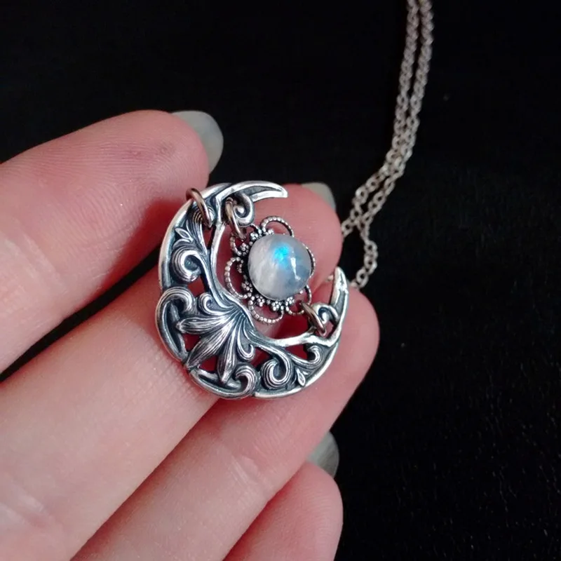 Fashion Creative Moon Necklace Retro Red Copper Pendant Hollow Enwind Moonstone Pendant Necklace for Women Jewelry