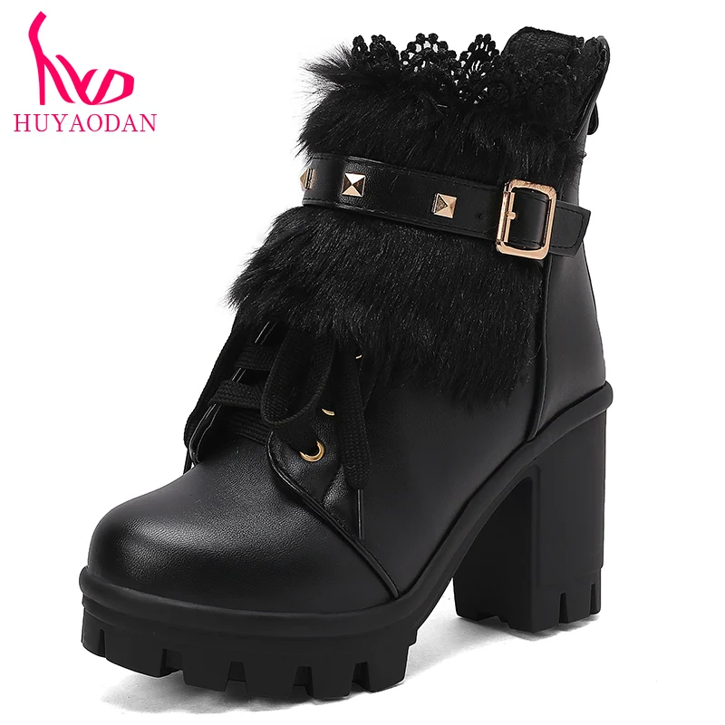 

HUYAODAN, высокое качество, осенне-зимняя теплая обувь, черные, белые Меховые Туфли на платформе и высоком массивном каблуке, Женская Классическая обувь, большой размер 34-43