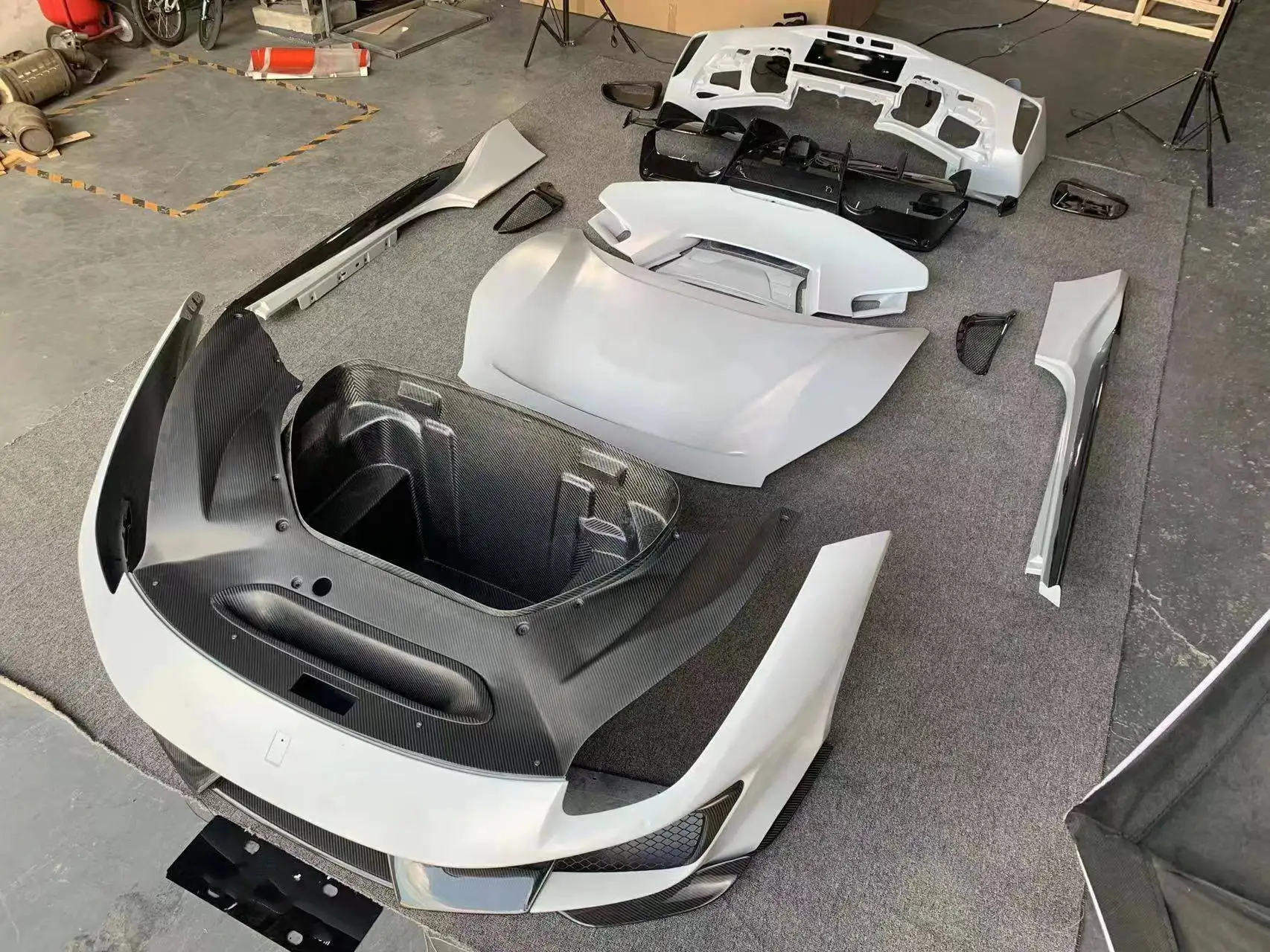 Комплект для сухого боди из углеродного волокна Fe rrari 488 в стиле пистолета