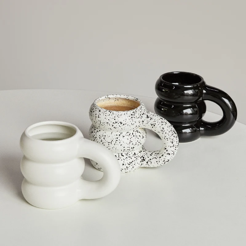 

Креативная чашка для воды, керамическая кружка, кофейные чашки в скандинавском стиле с большой ручкой, цветная керамика, Большая фотография