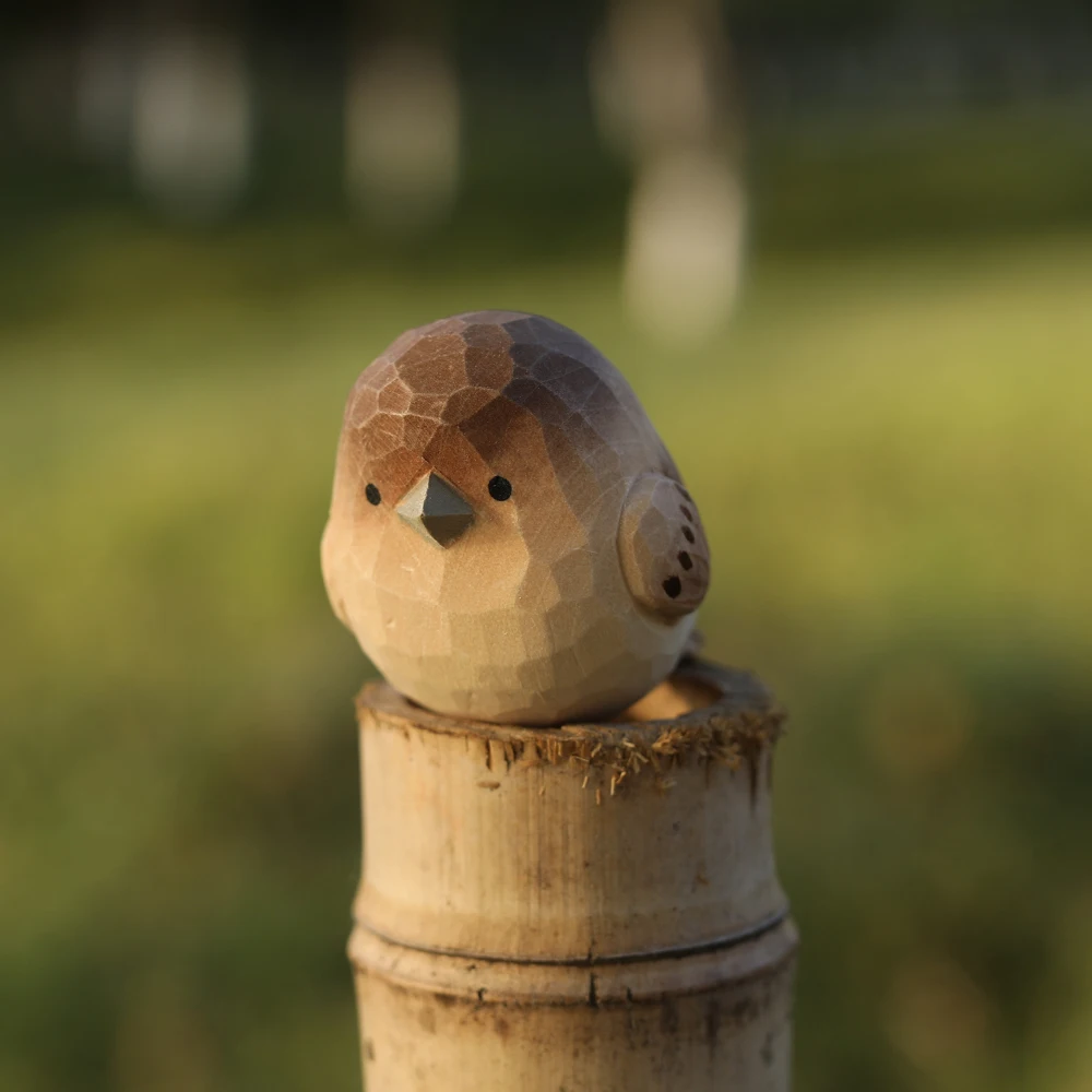 Деревянная статуэтка птицы