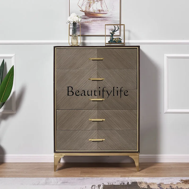 Американский шкаф для хранения дома