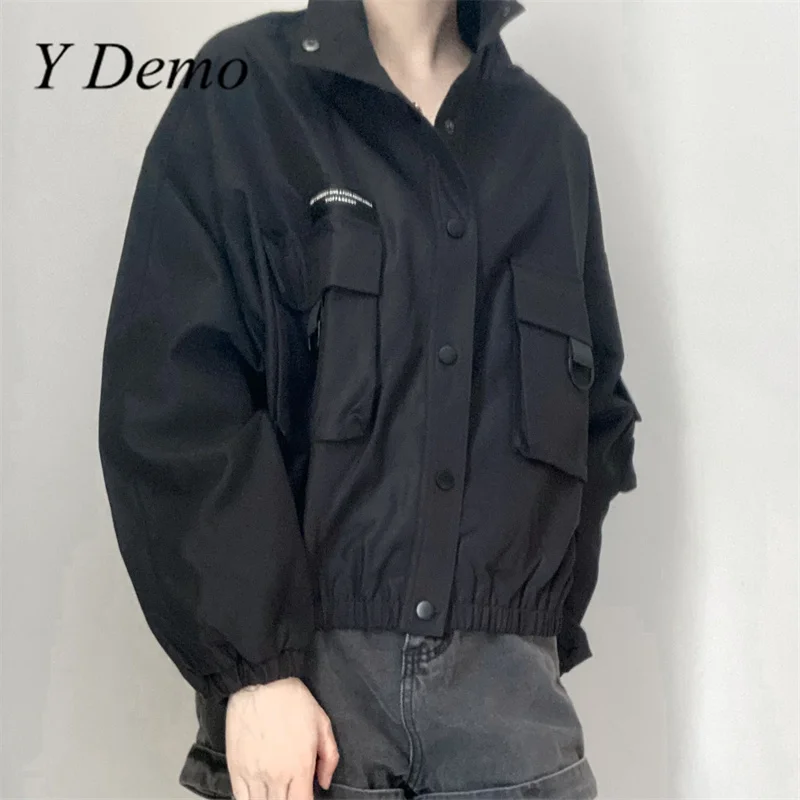 Женская куртка с воротником-стойкой длинным рукавом и карманами