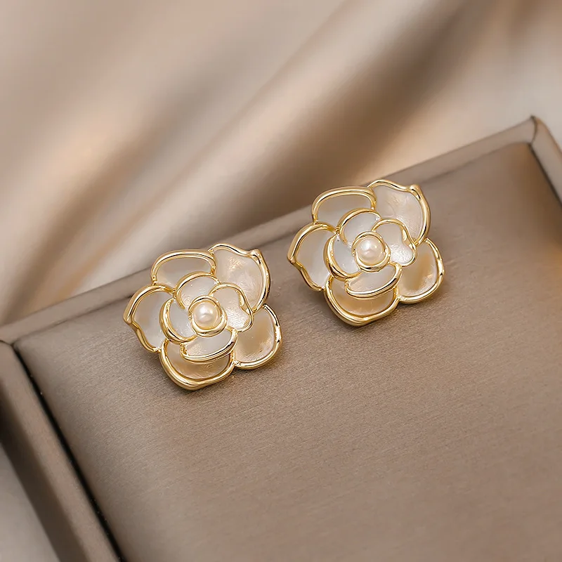 

Korean Trendy Earrings S925 Silver Needle Pearl Fashion Charms Temperament Camellia Metal Ear Studs Earrings Female Jewelry