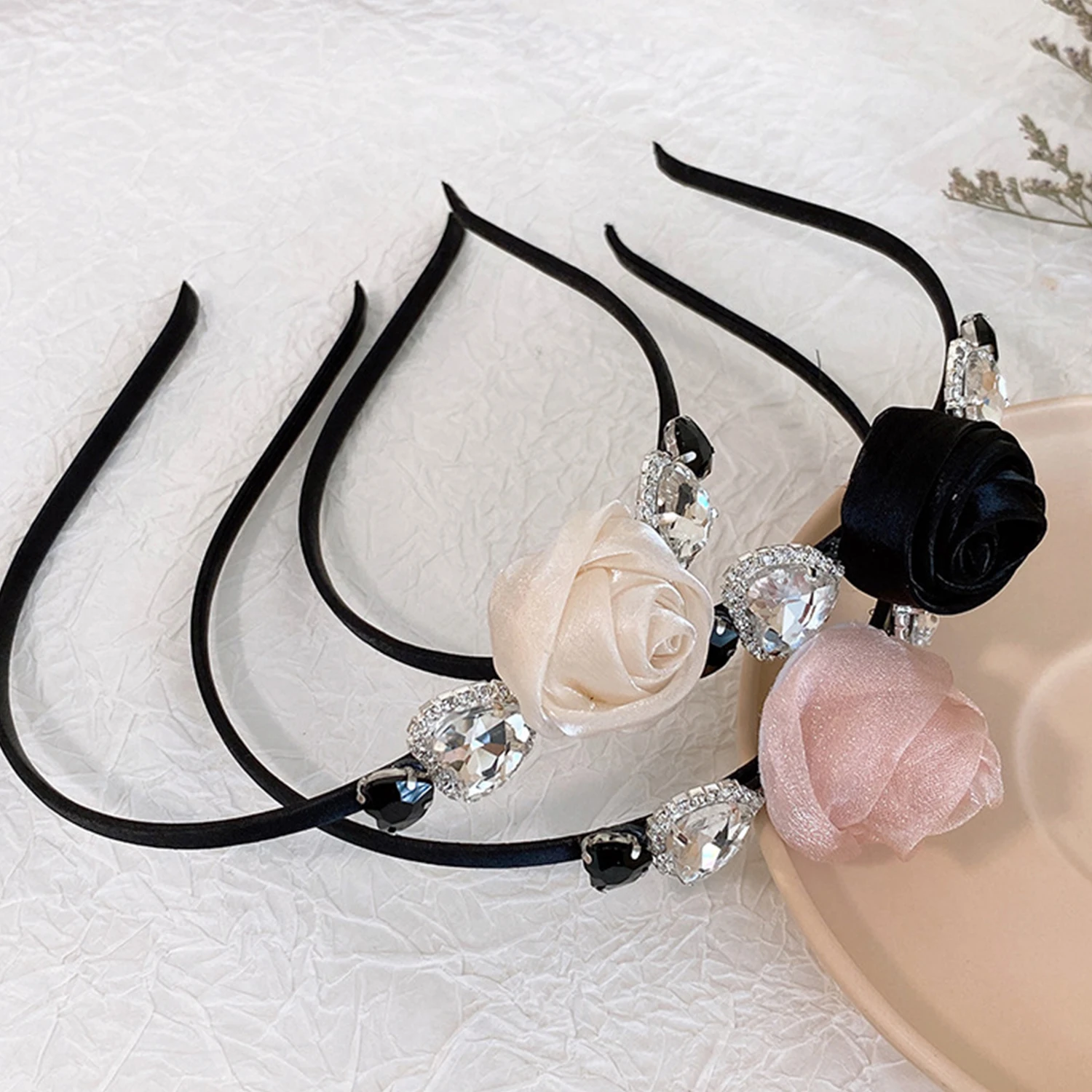 Рисунок 2 - Обруч для волос в стиле ретро с цветочным ободом