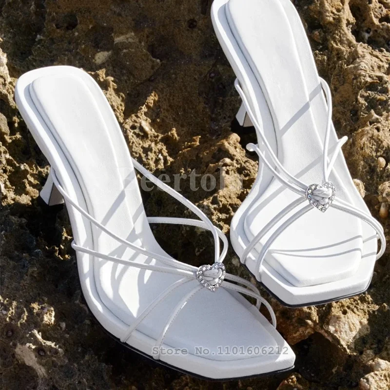 

Женские босоножки с квадратным открытым носком, сандалии с узкими ремешками и кристаллами в форме сердца, Элегантная классическая обувь во французском стиле на высоком каблуке, лето 2023