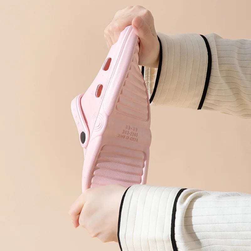 Summer New Women Hole Shoes Outdoor Female Beach Sandals Soft Sole EVA Light Couple Garden Shoes Ladies Leisure Walking Slippers