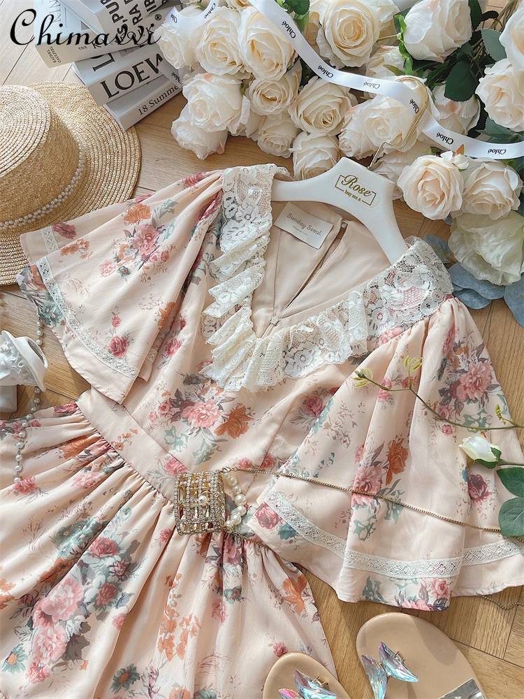 

Модное короткое платье с принтом роз, Новинка лета 2022, облегающее платье во французском королевском стиле с рукавами-колокольчиками, высоко...