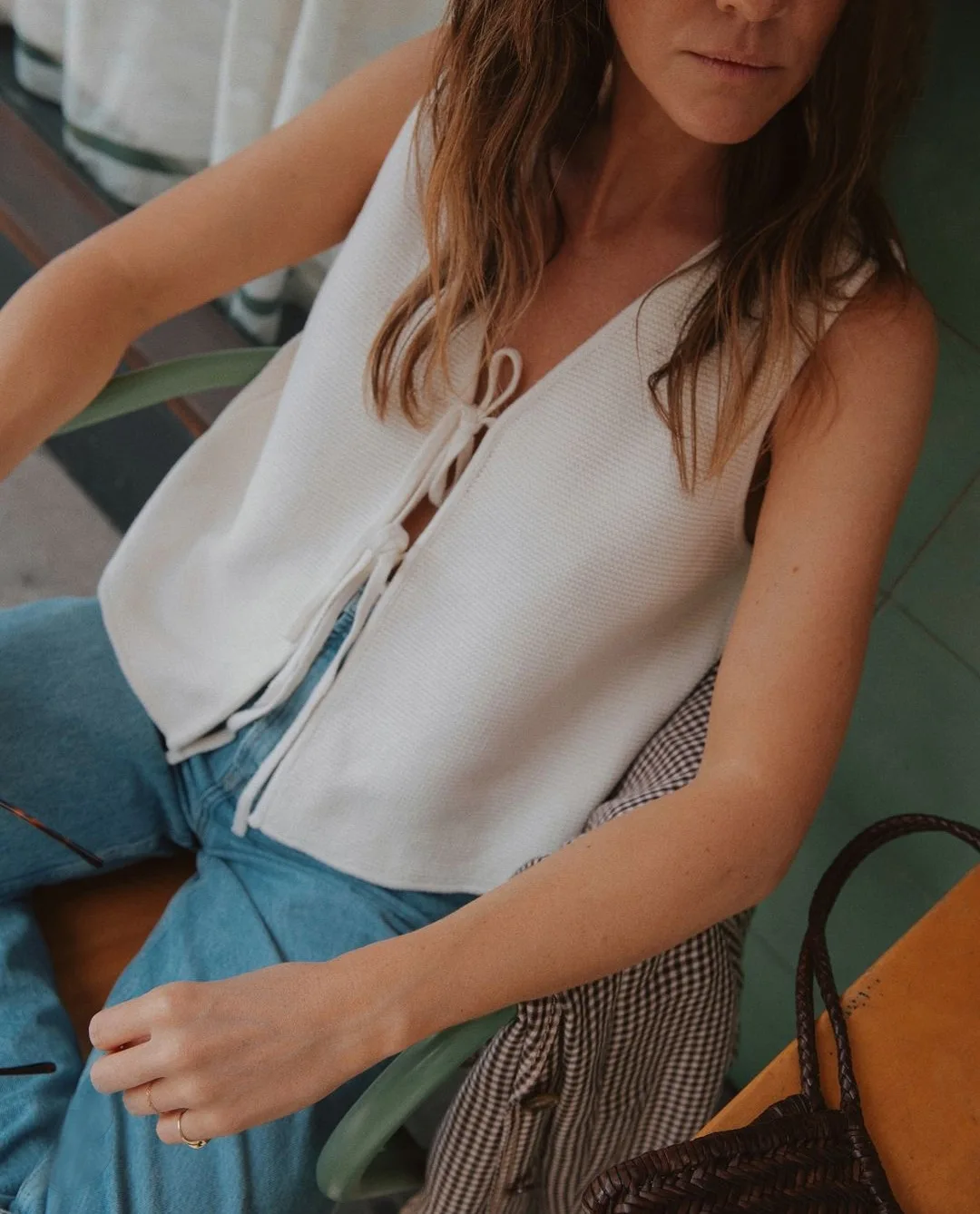 Женская майка в рубчик с повязками вязаный жилет пуговицы спереди полоску