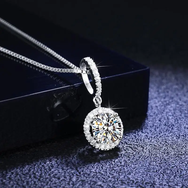 

New Simple and Elegant Bride Wedding Necklace Silver Color Brilliant Cubic Zirconia Pendant Necklace Versatile Women Jewelry