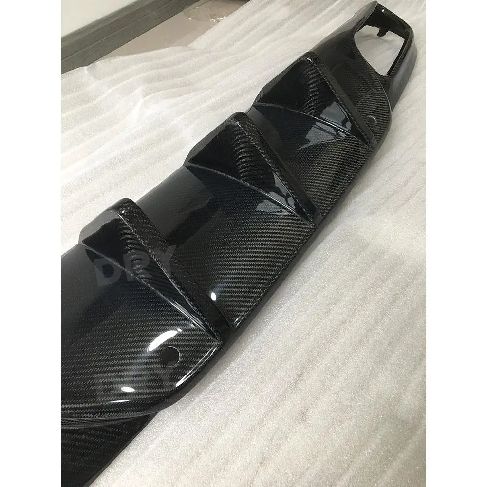 Диффузор для заднего бампера из углеродного волокна с черными/серебряными