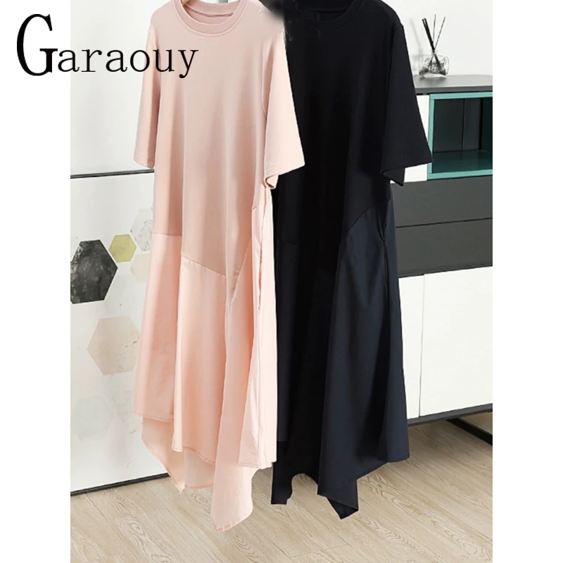 Женское платье с круглым вырезом коротким рукавом и асимметричным подолом