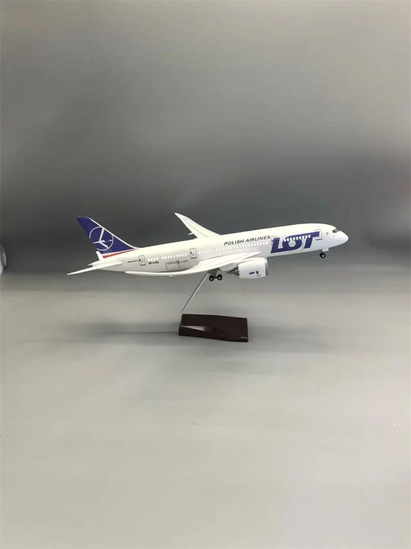 Масштабная модель самолета LOT 787-8 Polish Airlines 1:130, 43 см, с подсветкой колес, из литой смолы, для коллекции, демонстрации, подарков и фанатов (art.: 3920d930eedd0) - 3920d930eedd0