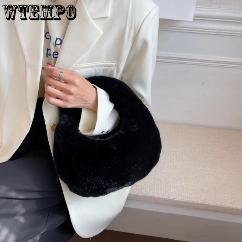 Fur Women's Small Half Moon Bag Luxury Warm Plush Wrist Bags for Women Fashion Furry Short Handle Clutch Cute Ladies Coin Purses