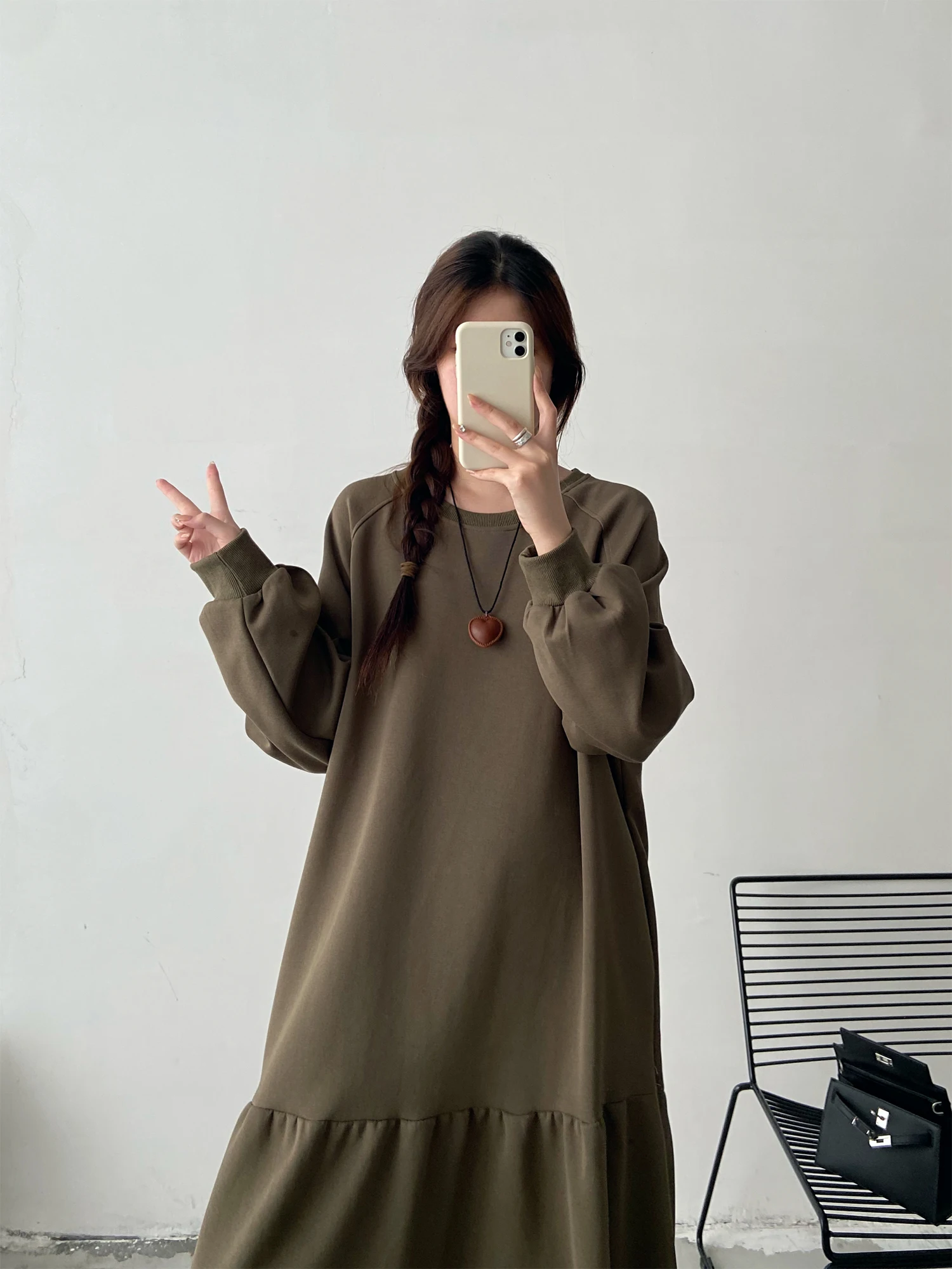 Элегантное простое однотонное платье женское осеннее новое больших размеров для