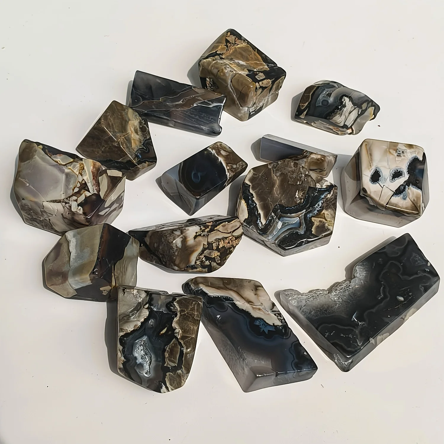 Флуоресцентный образец ладони из вулканического агата CrystalHola