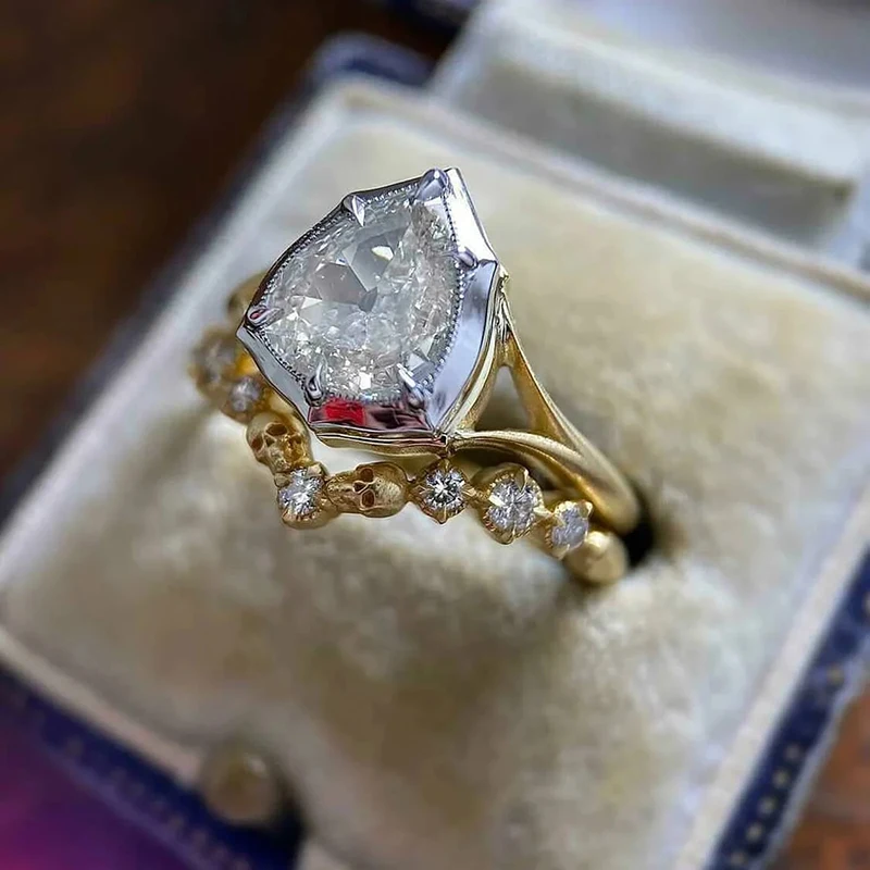 Комплект женских колец из двух предметов с фианитом