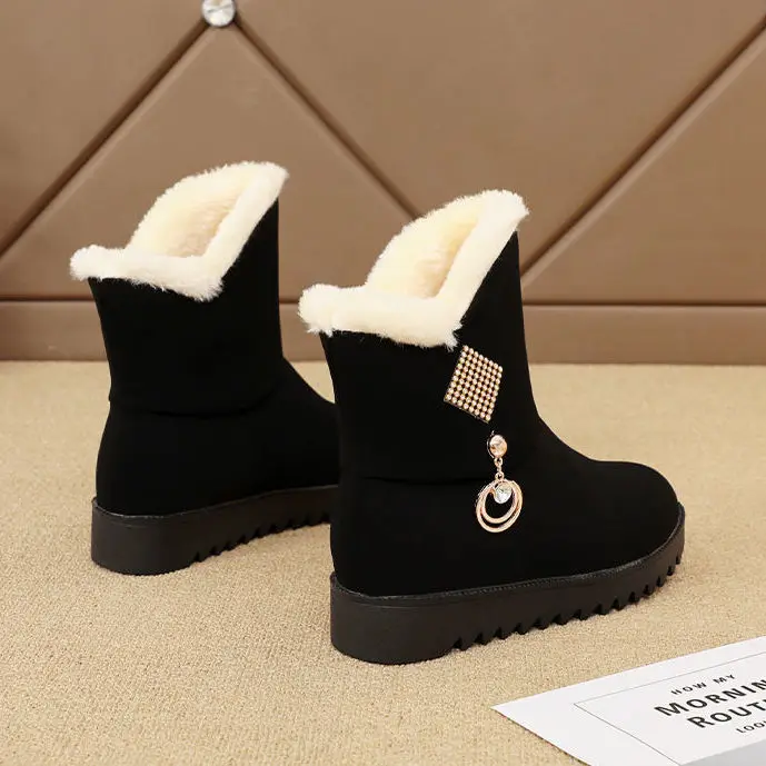 

Новинка 2022, женские ботинки, утепленные плюшевые бархатные зимние модные теплые короткие ботинки, хлопковая обувь, женские зимние ботинки, ...