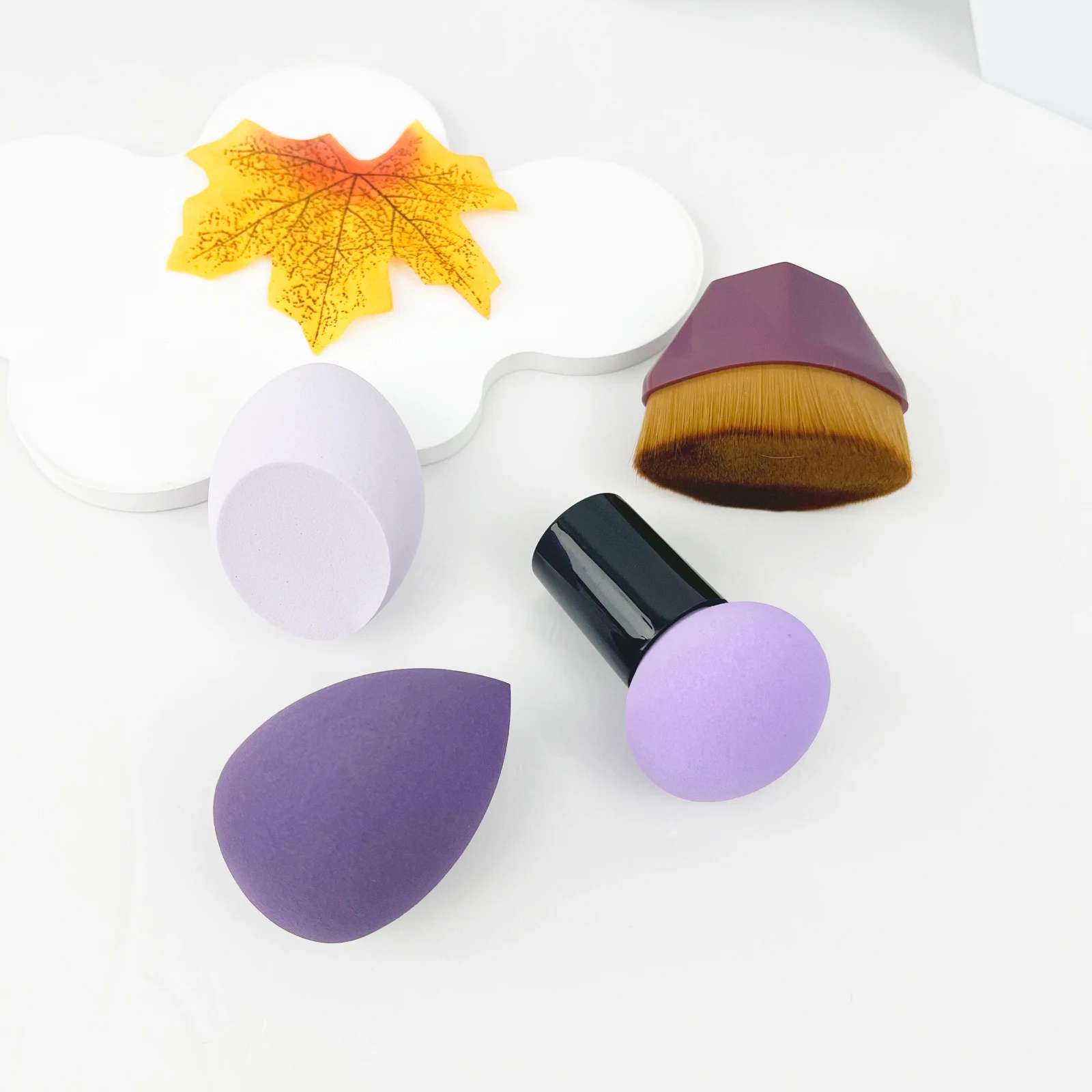 Набор фиолетовых кистей 26 шт. с треугольными буфами серебристые плоские головки