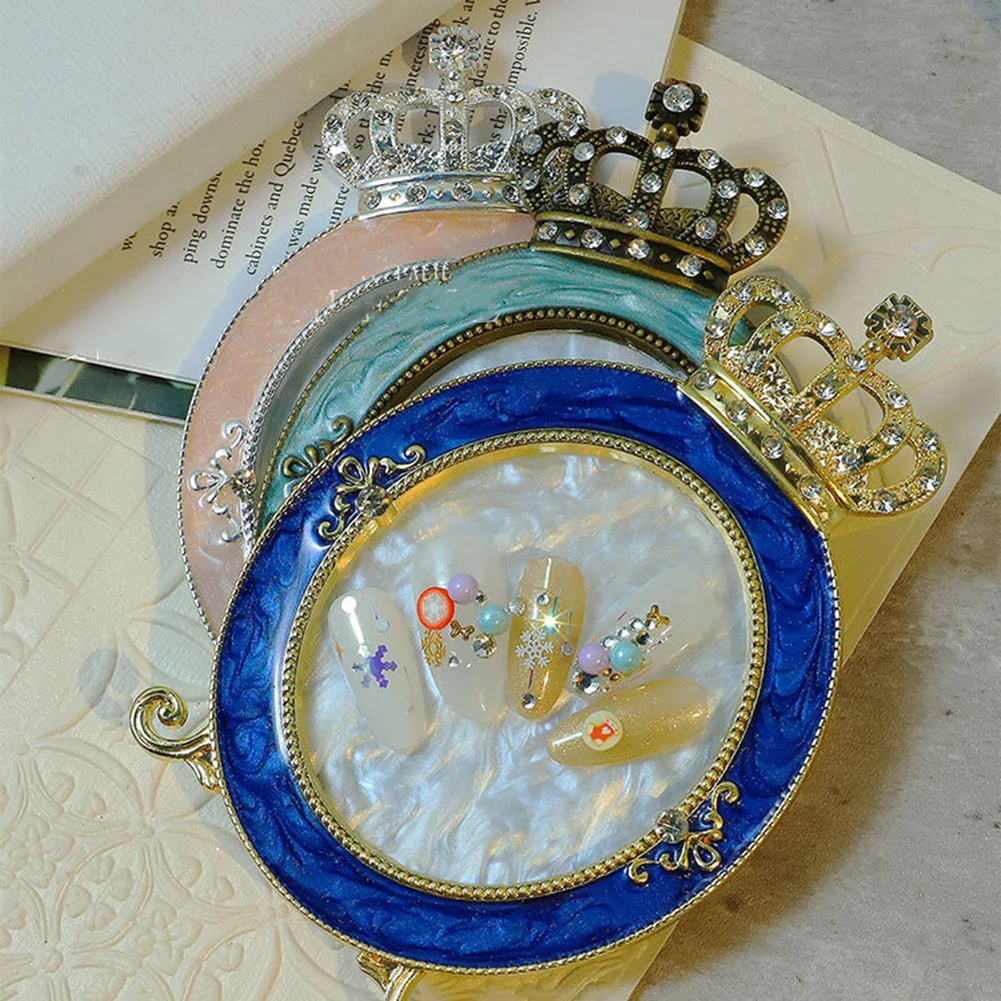 

Women Diamond Crown Frame Nail Art Display Stand Gel Polish Drawing Paint Mixing Plate Display Tools Photo Props