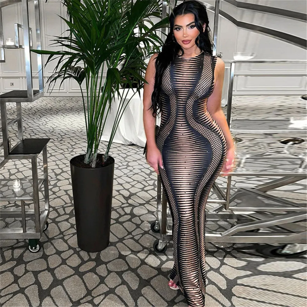 

Платье женское облегающее без рукавов, с круглым вырезом и разрезом