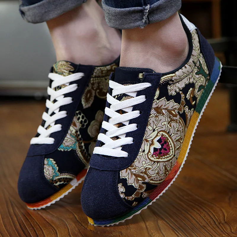 Retro Fashion Flowers Print Running Shoes Men Comfort Suede Embroidery Designer Sneakers Men Light Sports Shoes Chaussures Homme