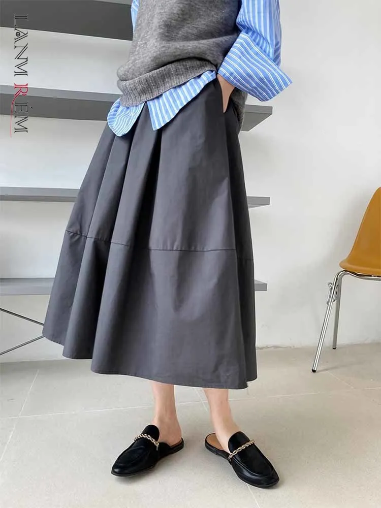

LANMREM Loose Elastic Waist Skirts For Women Fold Solid Color Long Skirt Female Casual Clothing 2022 Autumn New 2R81302