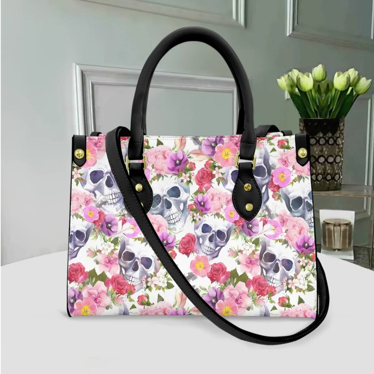 Женская сумка-мессенджер с длинным ремнем на плечо