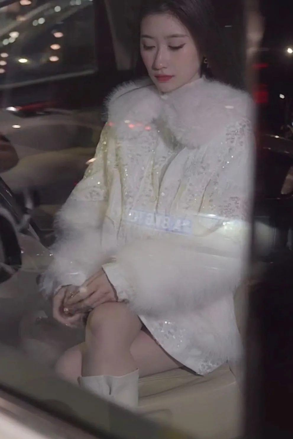 Fairy White Fake Fox Fur Parkas 2022 New Winter Fashion Sparkling Patchwork Sequins Fur Jacket Elegant Long Sleeve Warm Overcoat