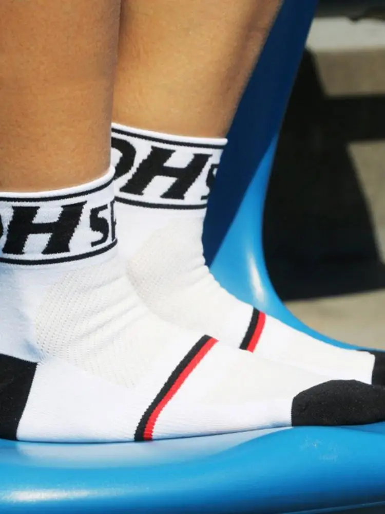 

2022 New Men And Women Outdoor Fitness Breathable Sports Socks Cycling Mountaineering Running Deodorant Socks