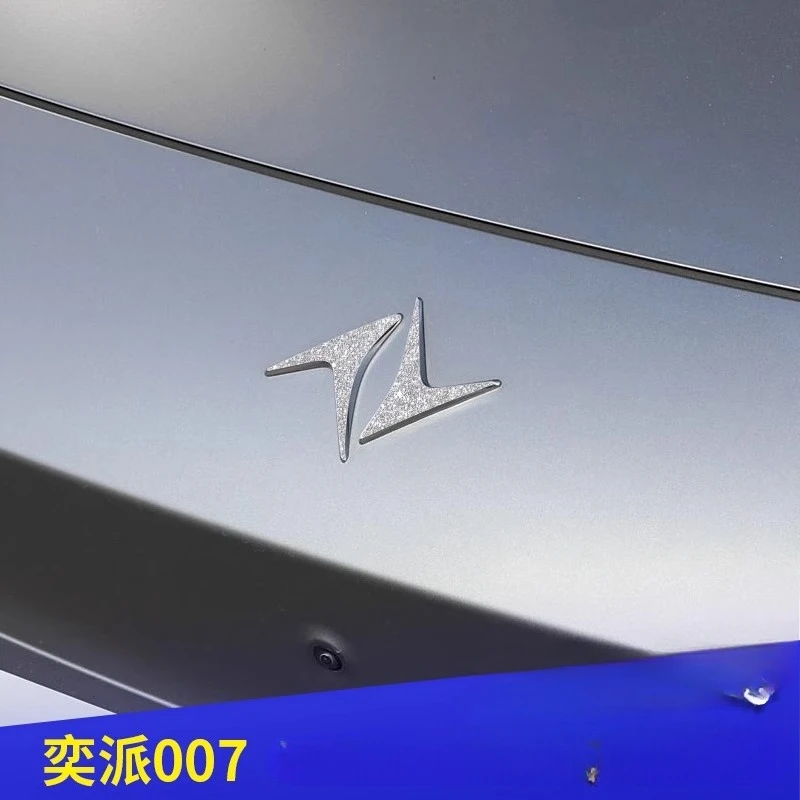 Фото Для Dongfeng E α 007, наклейка с матовым серебряным бриллиантом на переднюю эмблему — защитная пленка для украшения тела в стиле TikTok №1