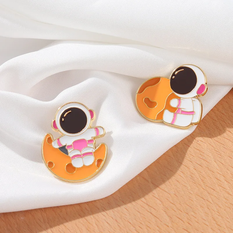 

Explore Outer space Astronaut Enamel Pins Universe Moon Star Astronaut Brooches Science Badges Jewelry Gift for Friend Wholesale