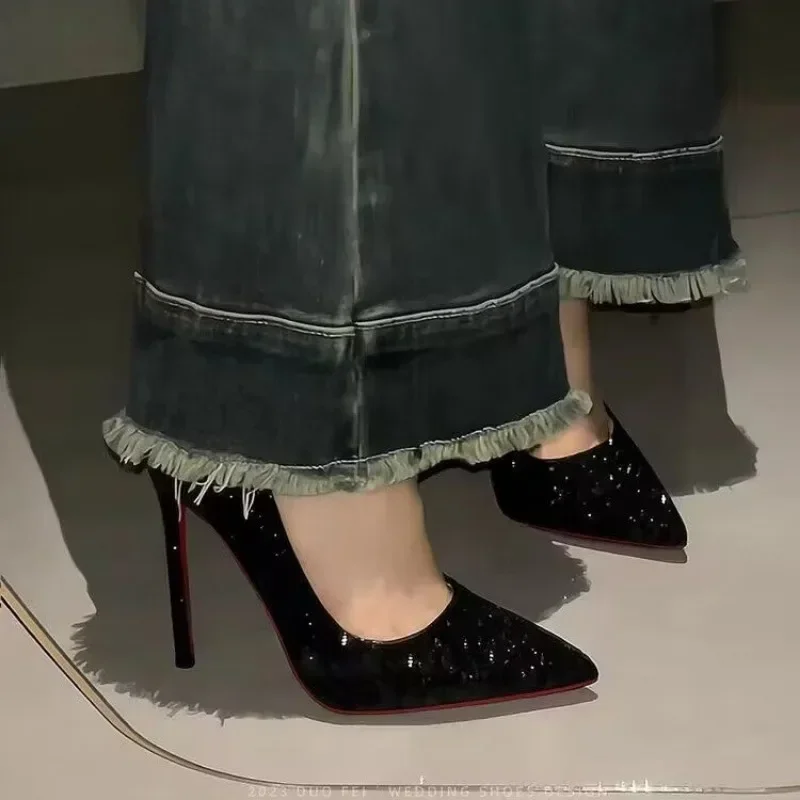 Черные туфли на высоком каблуке. Женские весенне-осенние новые стильные