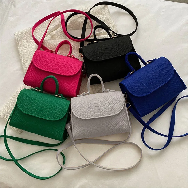 

Новая стильная женская сумка под подмышку, популярная фетровая нишевая маленькая квадратная сумка через плечо