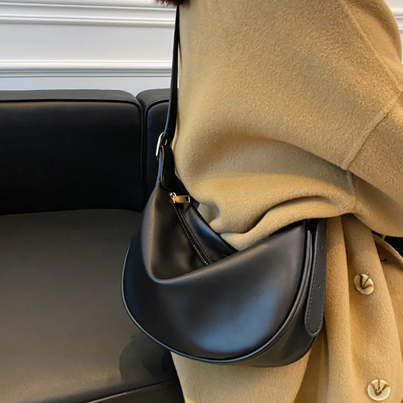 

Viney underarm bag female bag leather bag female 2023 new crossbody bag autumn and winter large capacity commuting single should