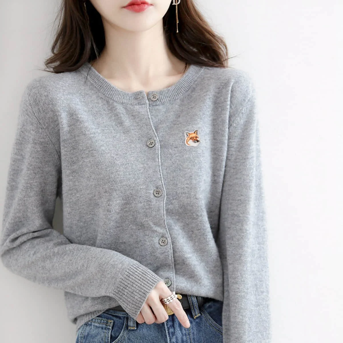 

Women Sweaters Fox Embroidery Logo Appliqued Wool Cardigan Lady Slim Fit O-Neck Coat Street Harajuku Fashion Female Clothing