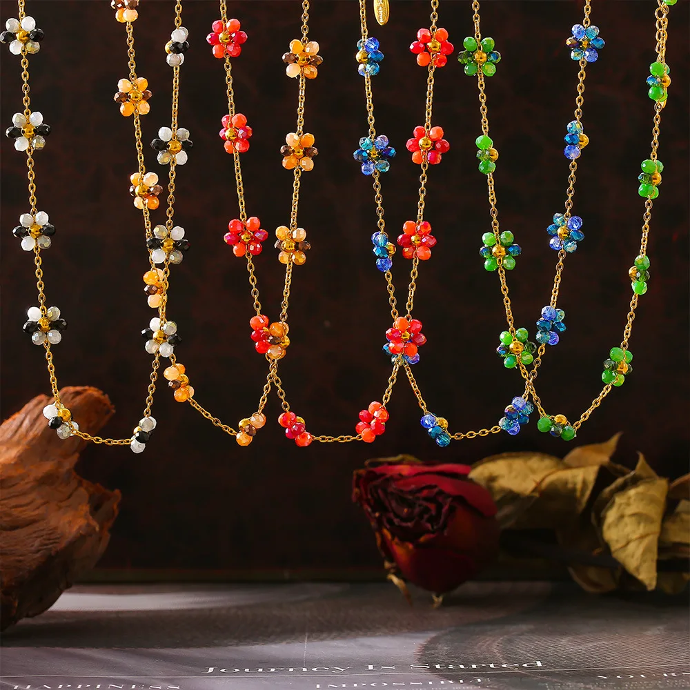 Комплект из колье и браслета с бусинами