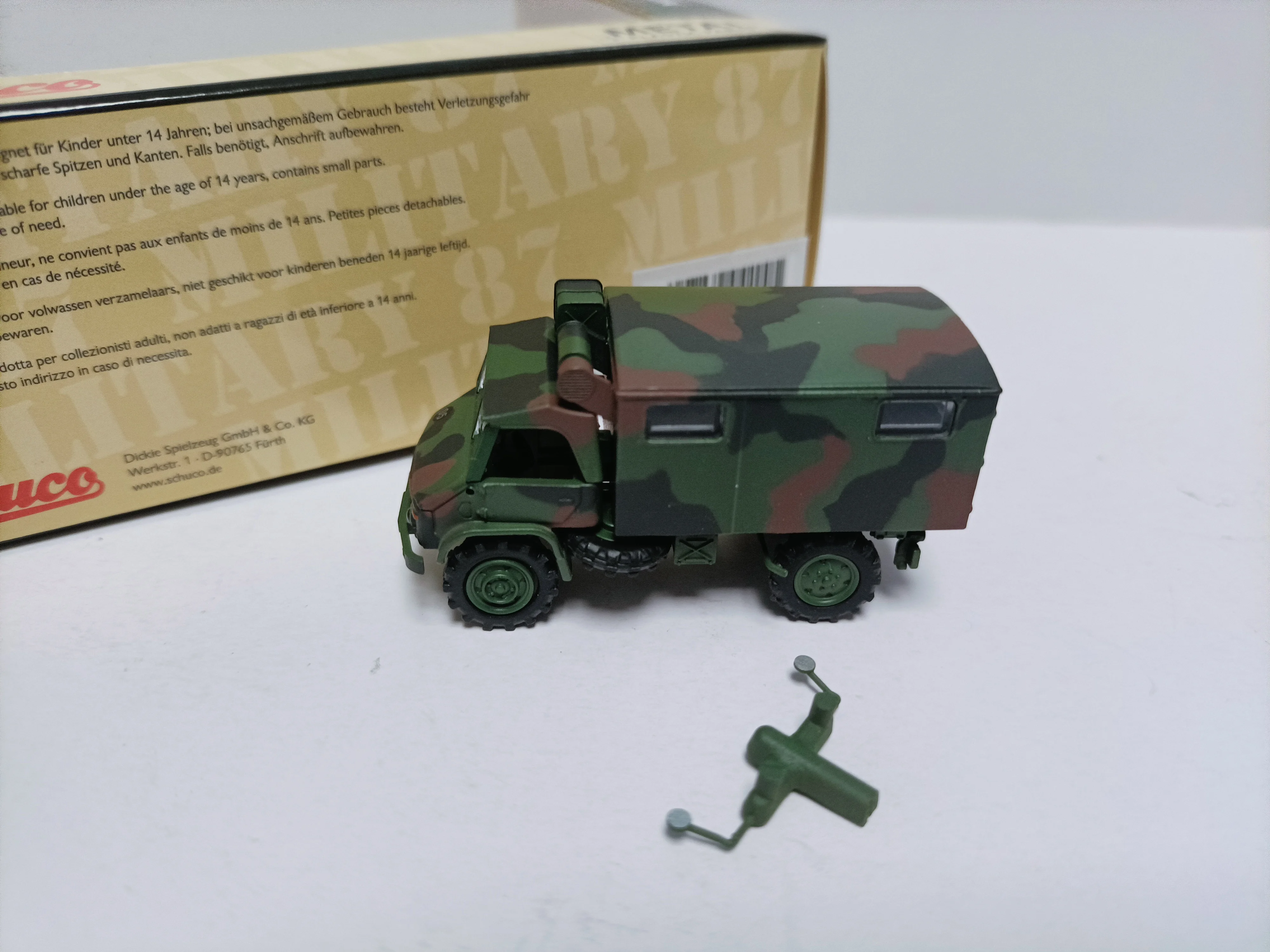 Фото Модель автомобиля Schuco 1:87 Nimoc Benz Armored Troop Carrier Unimog 5404 с жесткой крышей №3