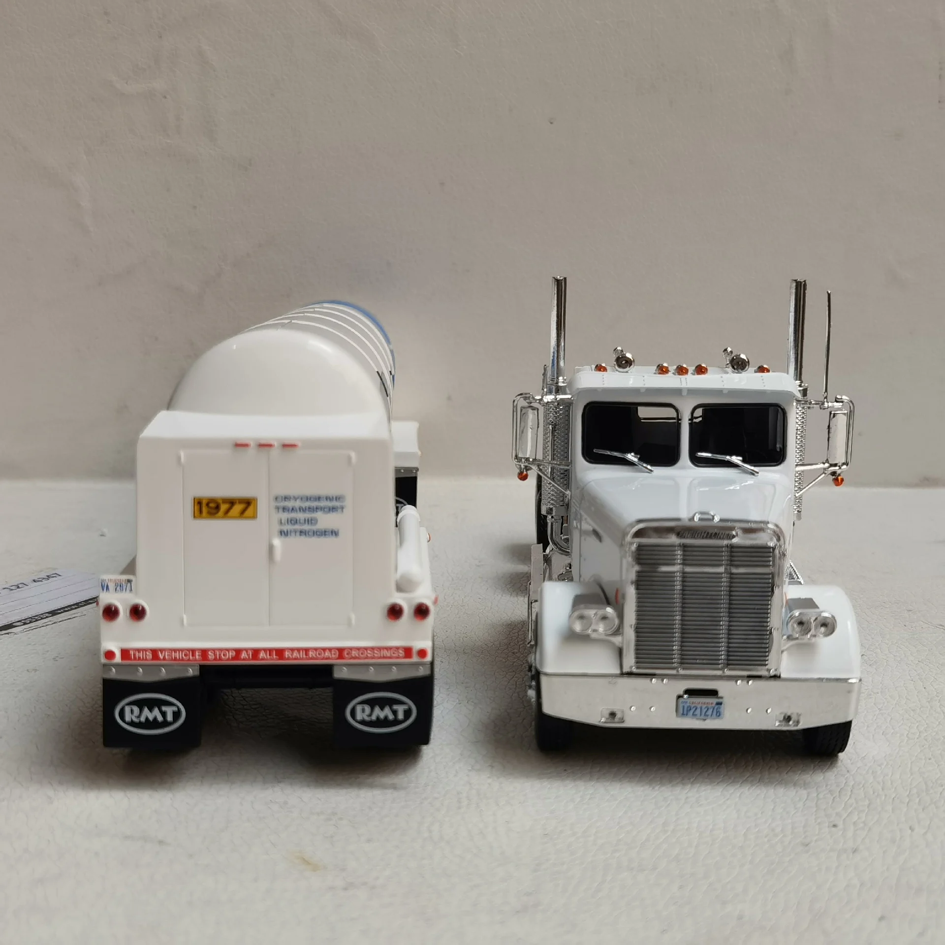 Масляный танкер XO масштаб 1:43 FREIGHTLINER FLC120