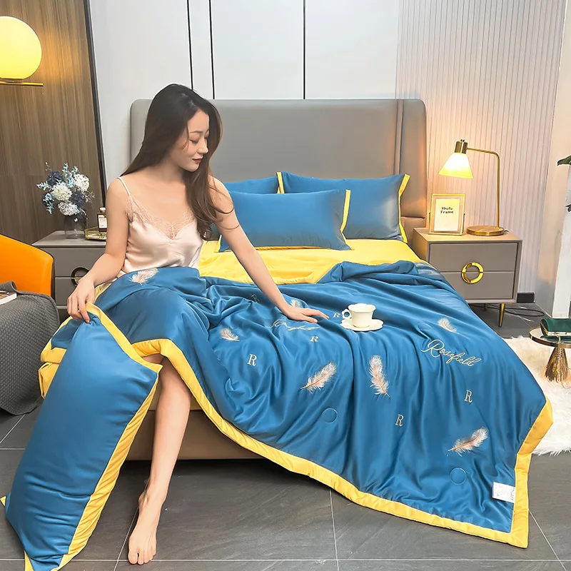 

Summer Smooth Silk Quilt Luxury Satin Bedding Quilts Home Textile Washed Polyester Quilting Blanket Comforters