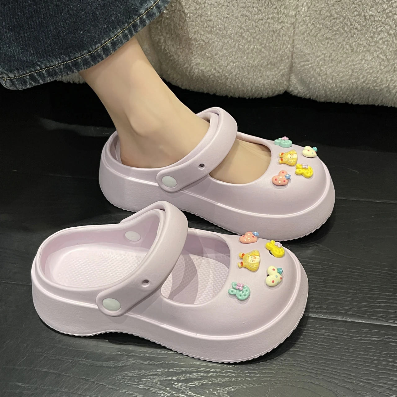 

Fashion Cartoon Clog Shoes Outdoor Women Slippers Thick Sole High Quality Summer Sandals For Girls