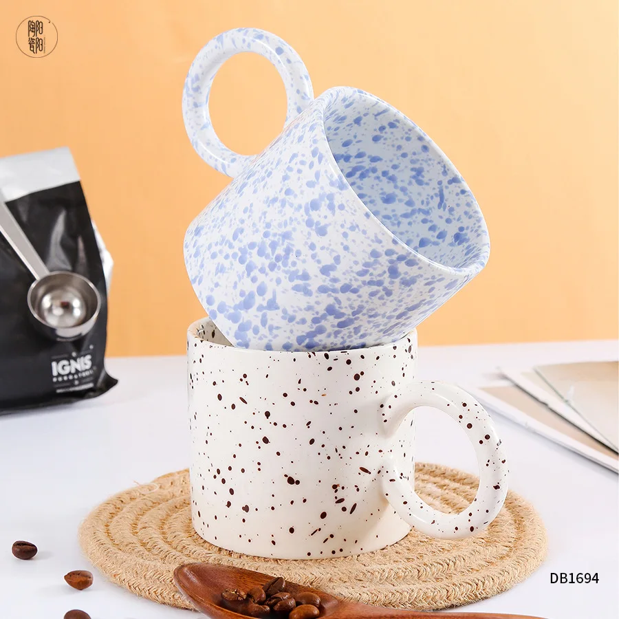 

Керамическая кофейная кружка ручной работы в скандинавском стиле, чашка для кофе из грубой керамики с брызгами чернил, посуда для кофе, креа...