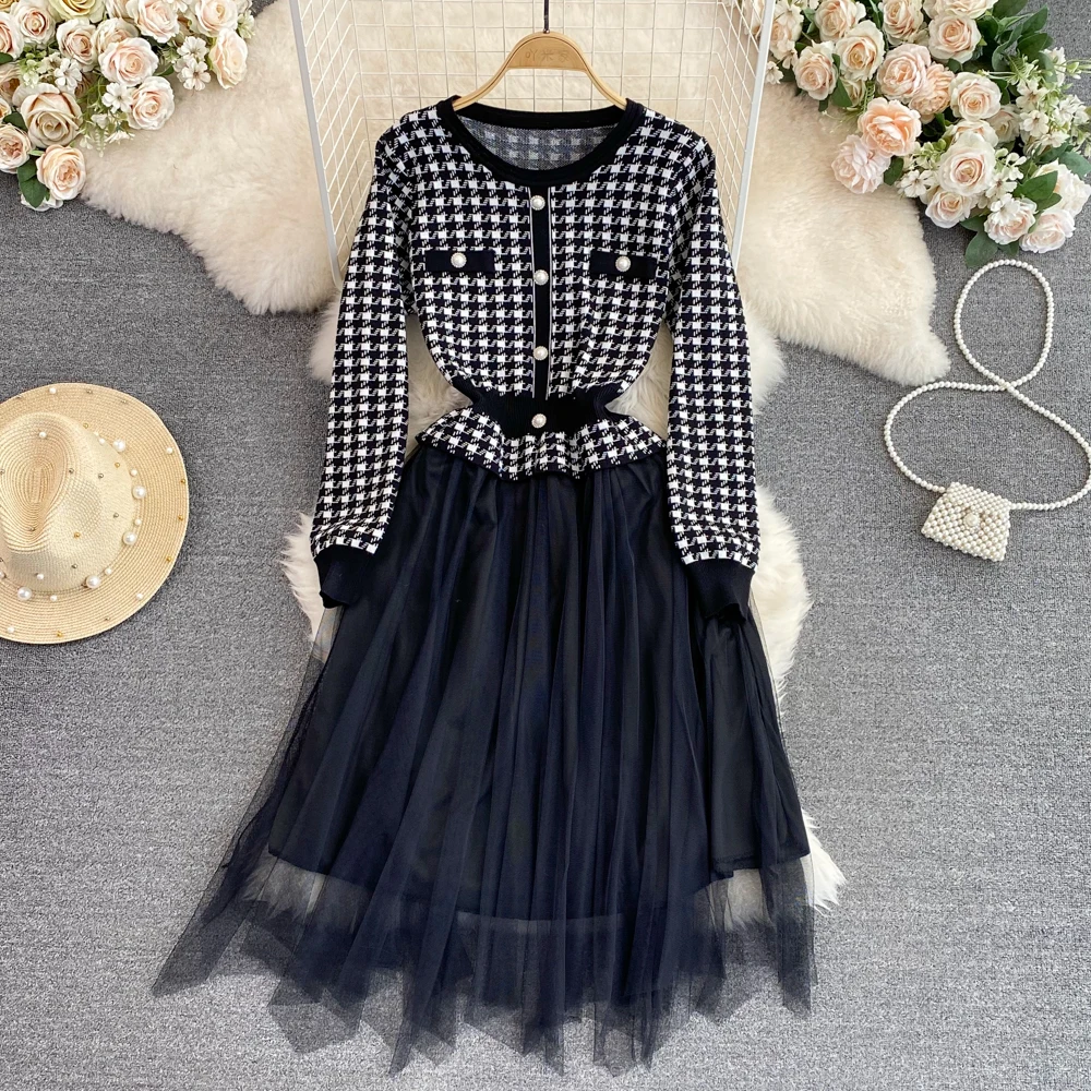 

Senior Sense of Retro Temperament Fake Two Pieces Round Neck Mesh Spell to Receive Waist Thin a Word Irregular Knitted Dress