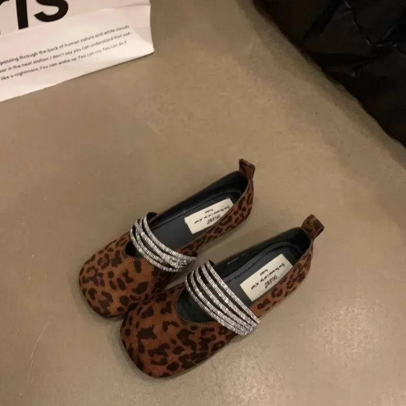 Туфли женские замшевые для прогулок повседневные удобные лоферы роскошная обувь