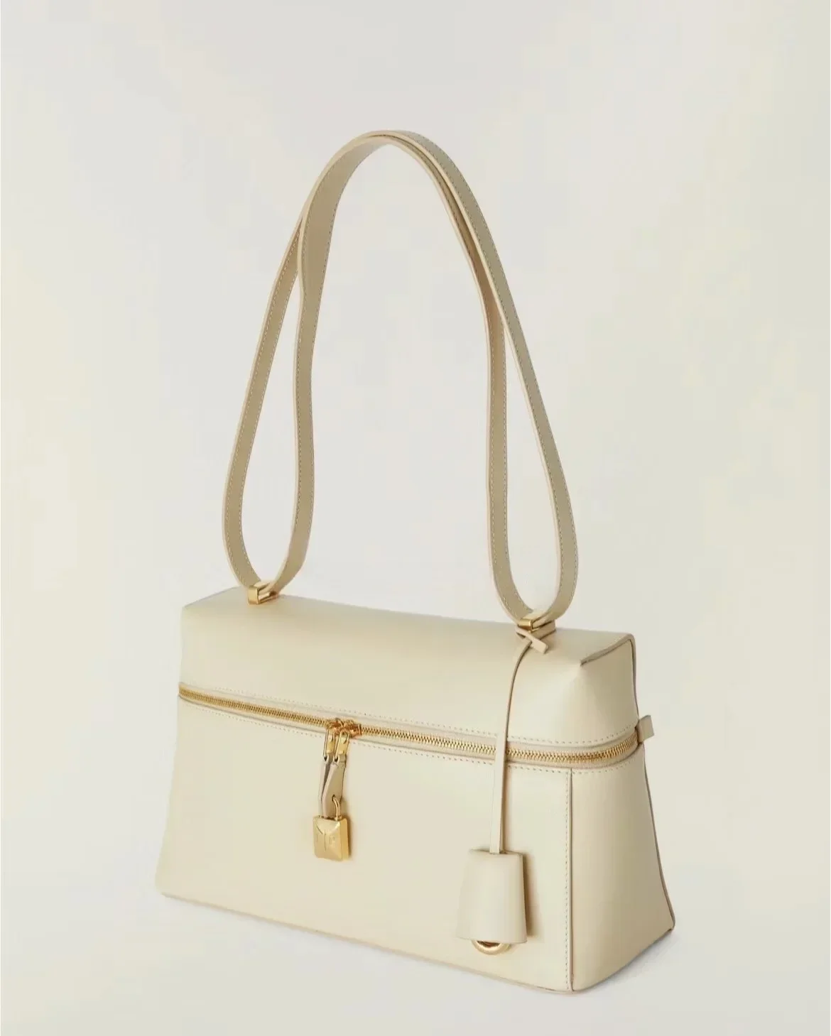 

New Style Cowhide With Lychee loro Lcu Markings Commuting Simple Single Shoulder LP27 Handbag Lunch Box Bag Cosmetic Bag.