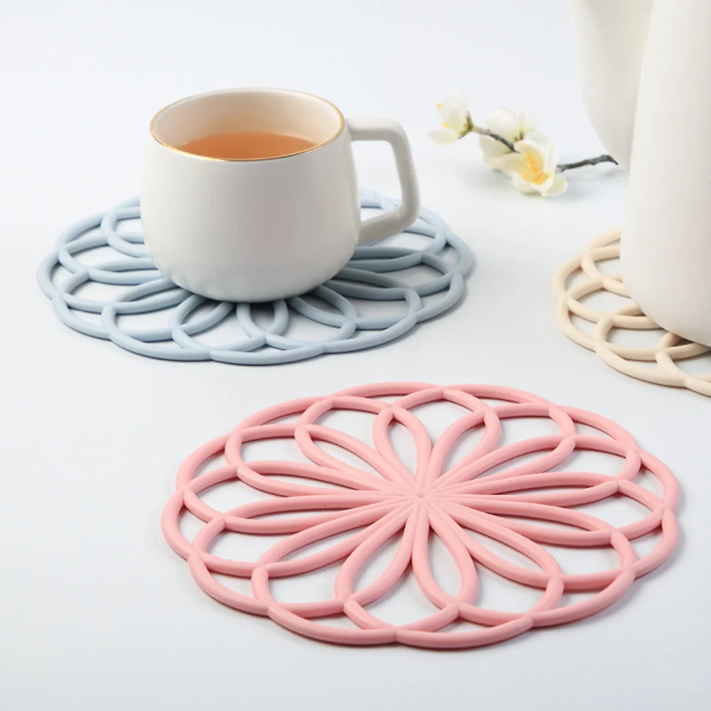 

2022 Table Mat Hollow Flower Silicone Placemat Hollow Insulation Coaster Pads Table Bowl Home Christmas Decor Heat Resistant