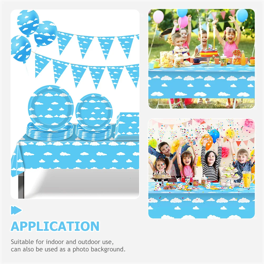 Скатерть с голубыми небом и белыми облаками одноразовая для вечеринки