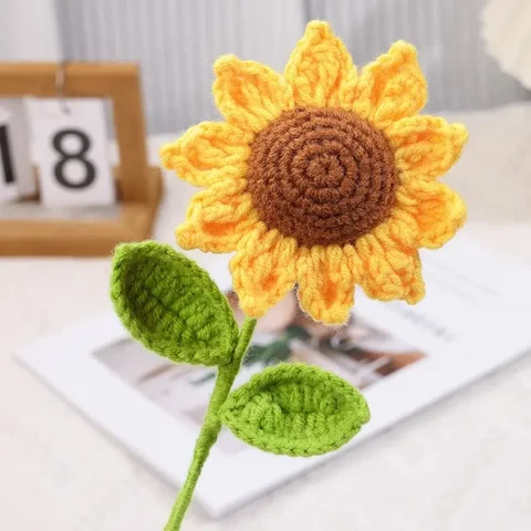 Ручной букет из шерсти с подсолнухом