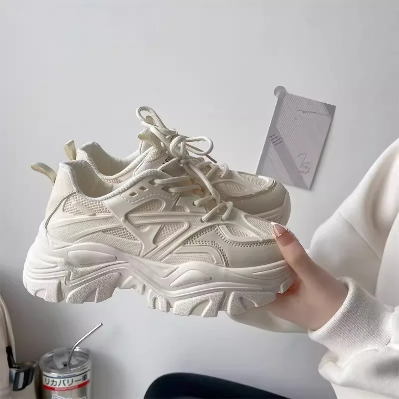 Женская спортивная обувь на платформе