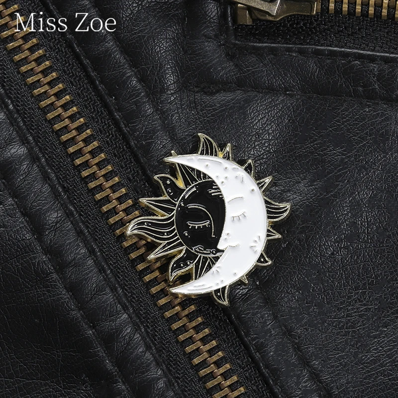 

Black White Sun Moon Enamel Pin Vintage Tarot Adventure Explore Creative Brooch Denim Bag Lapel Badges Jewelry Gift For Friends